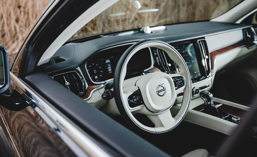 Интерьер Volvo V60 T6 Inscription 2018 года  (NA) (фото 26 из 27)